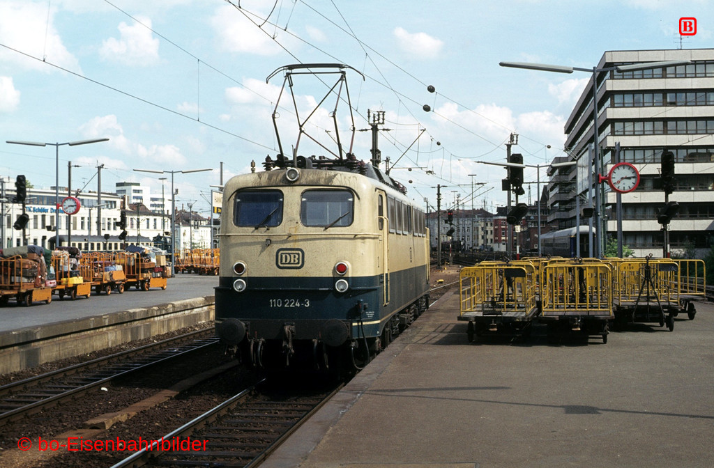 http://www.br141.de/bo-Eisenbahnbilder/data/media/1/03927_110_06A_14-db.jpg