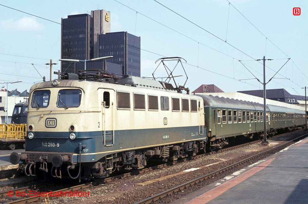 http://www.br141.de/bo-Eisenbahnbilder/data/media/1/04169_140_10A_10-db.jpg