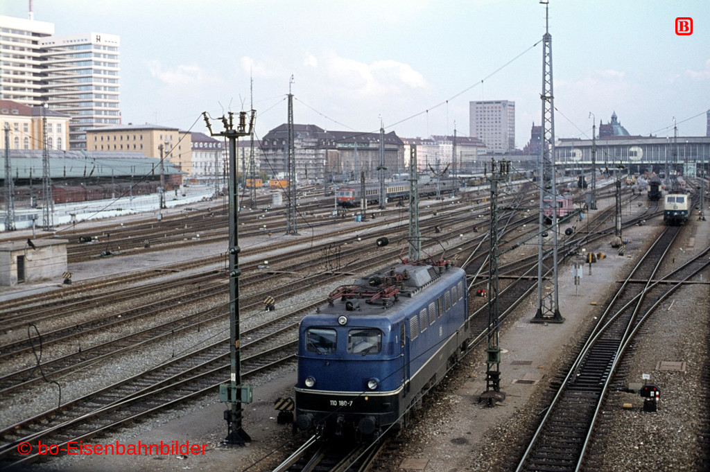 http://www.br141.de/bo-Eisenbahnbilder/data/media/1/04979_110_03B_49-db.jpg