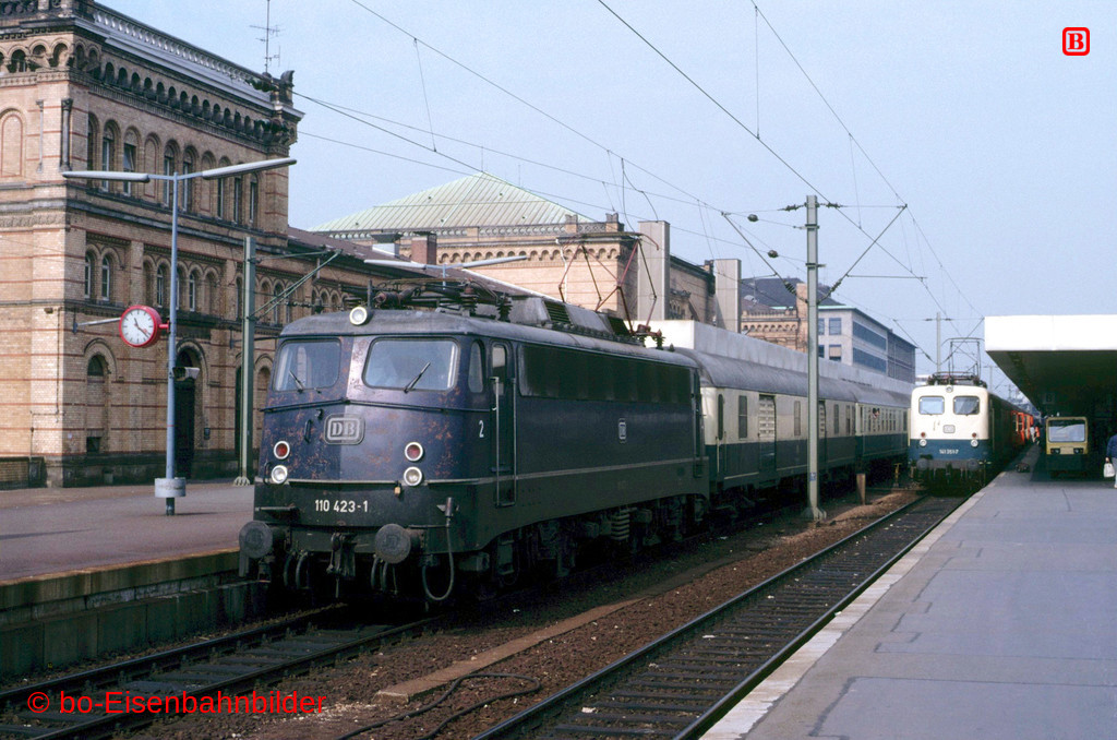 http://www.br141.de/bo-Eisenbahnbilder/data/media/1/09096_110_14B_24-db.jpg