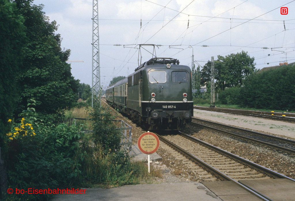 http://www.br141.de/bo-Eisenbahnbilder/data/media/1/09692_140_23B_24-da.jpg
