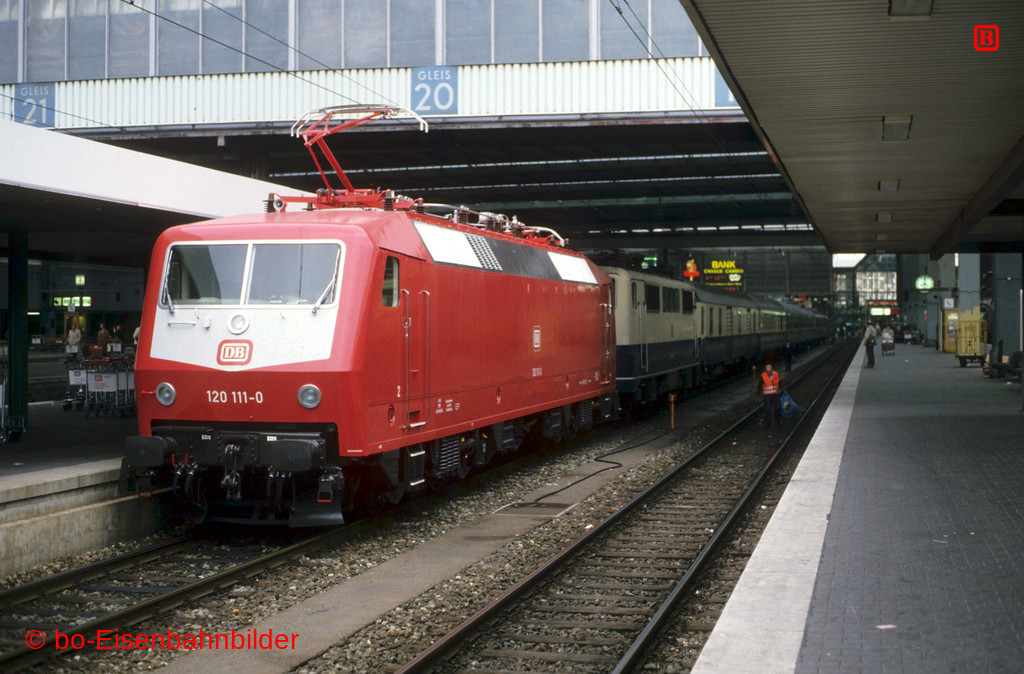 http://www.br141.de/bo-Eisenbahnbilder/data/media/1/09828_120_02B_14-db.jpg