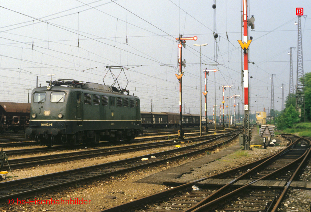 http://www.br141.de/bo-Eisenbahnbilder/data/media/1/11086_140_01A_15-ba.jpg