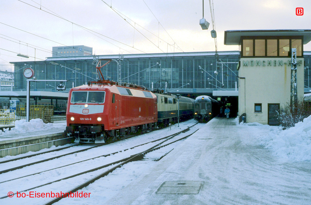 http://www.br141.de/bo-Eisenbahnbilder/data/media/1/11654_120_04B_27-b.jpg