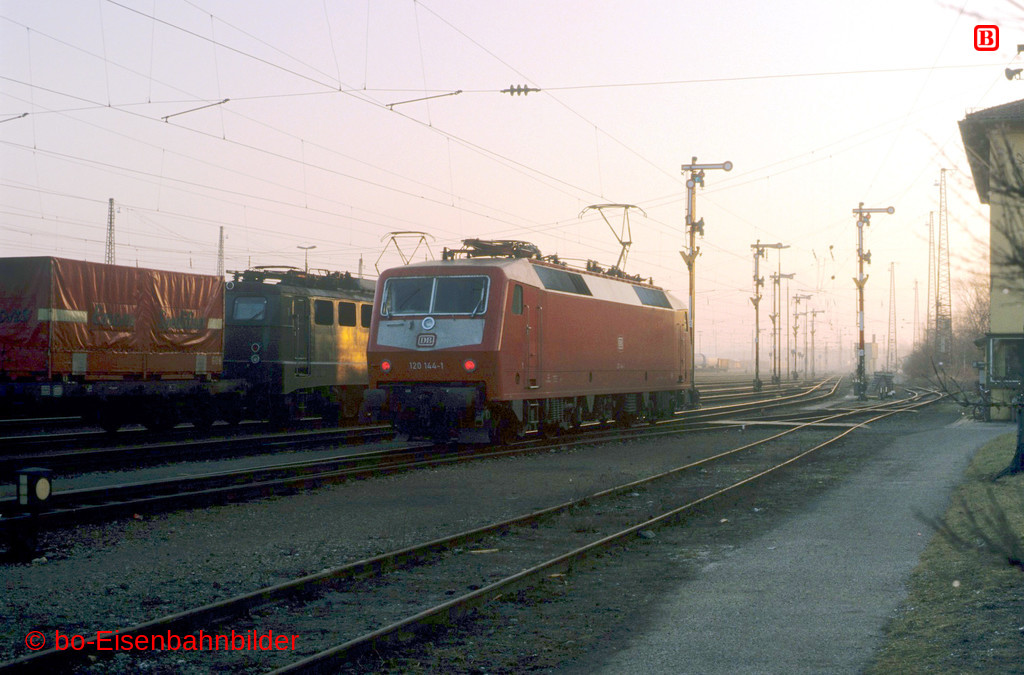 http://www.br141.de/bo-Eisenbahnbilder/data/media/1/11759_120_05A_03-db.jpg