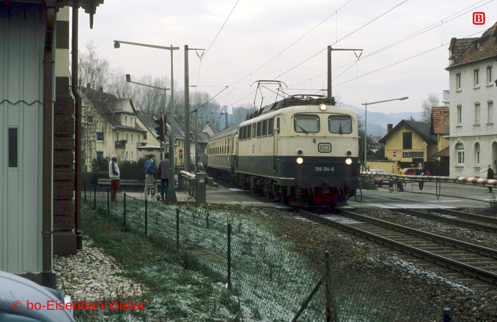 http://www.br141.de/bo-Eisenbahnbilder/data/media/4/11680_140_10B_37-db.jpg