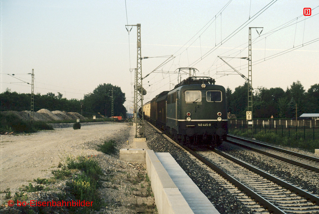 http://www.br141.de/bo-Eisenbahnbilder/data/media/4/13939_140_13B_40-b.jpg